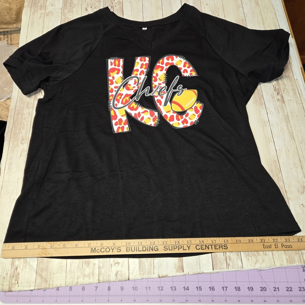 Kansas City Chiefs Leopard Print KC Tee Black V Neck Size Large - Picture 8 of 13
